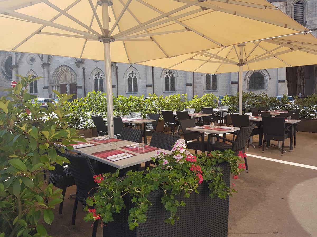 Le Corbeau Hotel โอซอน ภายนอก รูปภาพ